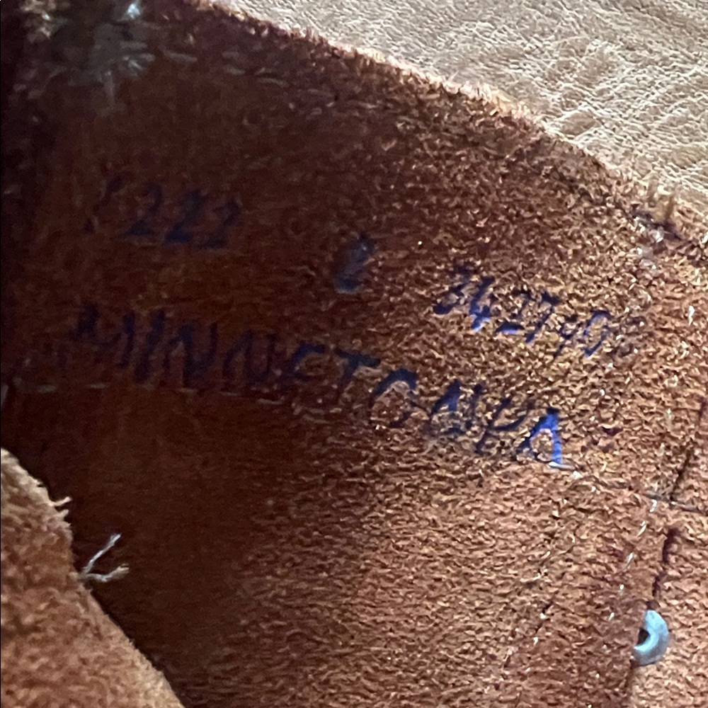 Minnetonka Suede Leather Boots with fringe Moccasins - Picture 8 of 9